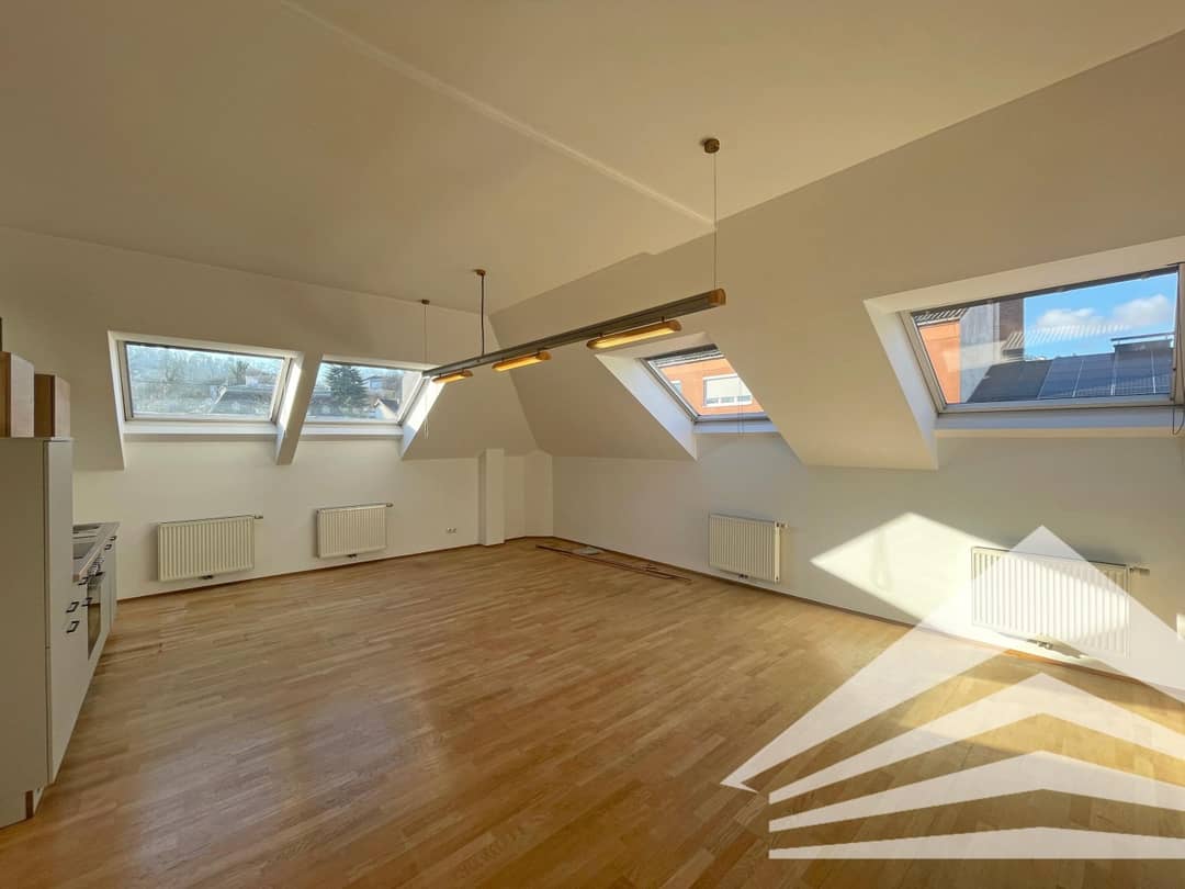 2-Room Attic Apartment in Alt-Urfahr