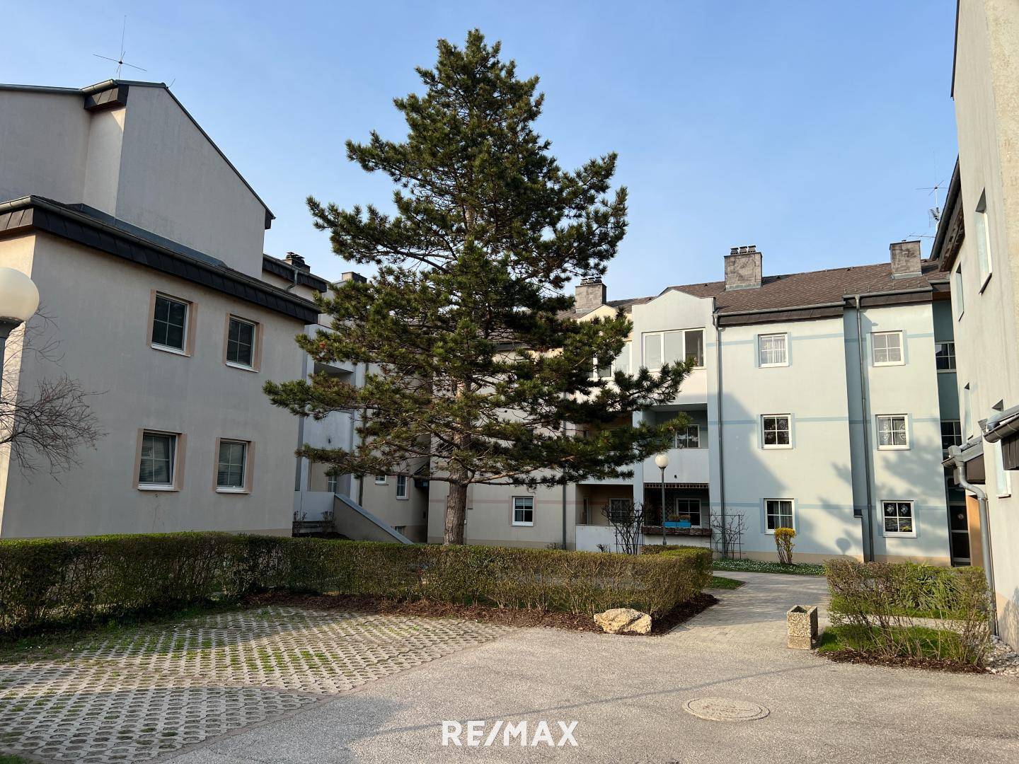 Wohnung mit Loggia und Stellplatz gut geschnitten