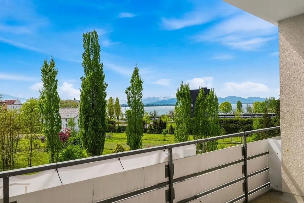 3-Room Apartment with Lake View in Lochau