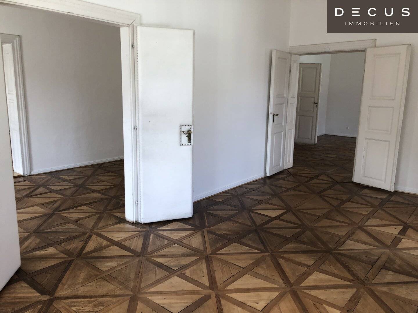 Investition im Herzen von Klagenfurt: Zinshaus mit 600m² Fläche und Stadtblick für 2.490.000,00 €