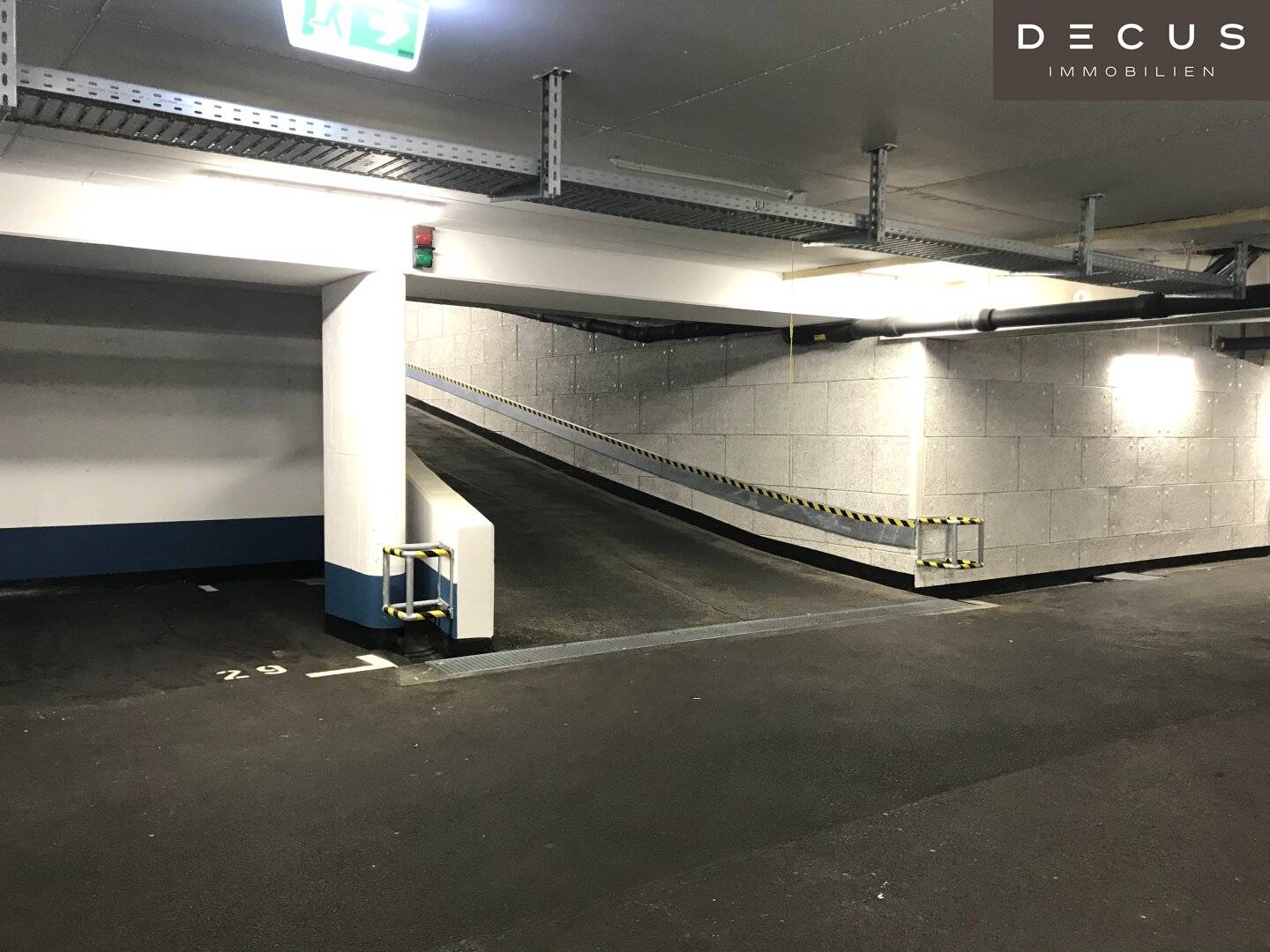 Underground parking spaces near a nearby U-Bahn station No broker's fee