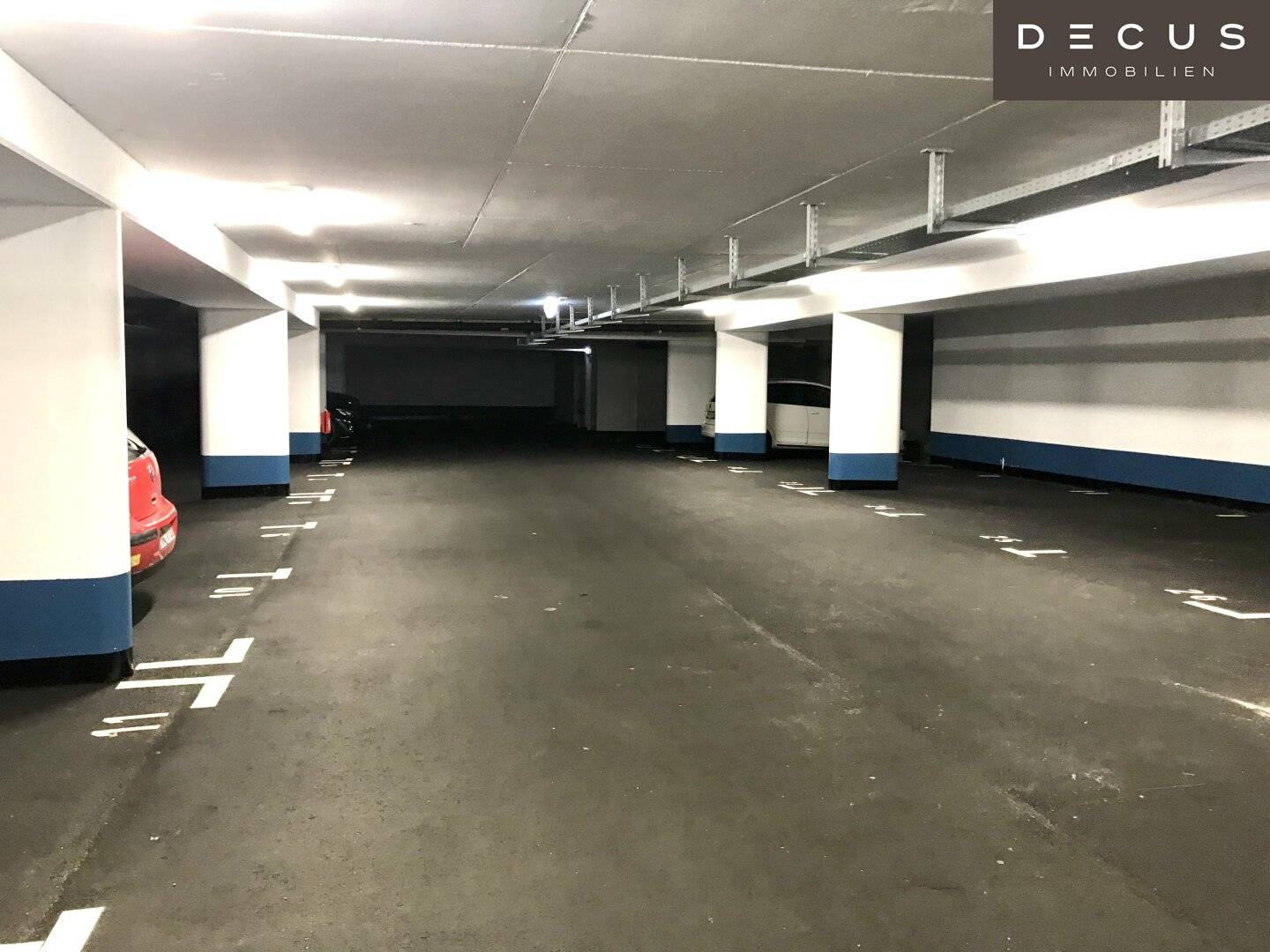 Underground parking spaces near a nearby U-Bahn station No broker's fee