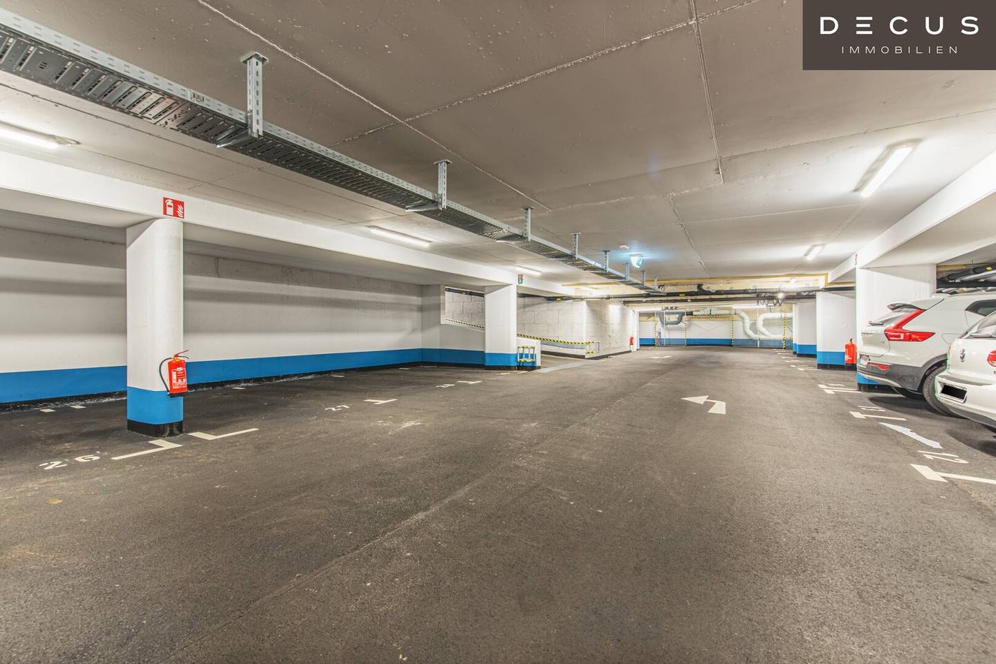 Underground parking spaces near a nearby U-Bahn station No broker's fee