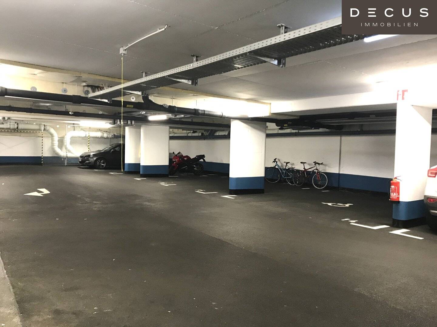 Underground parking spaces near a nearby U-Bahn station No broker's fee