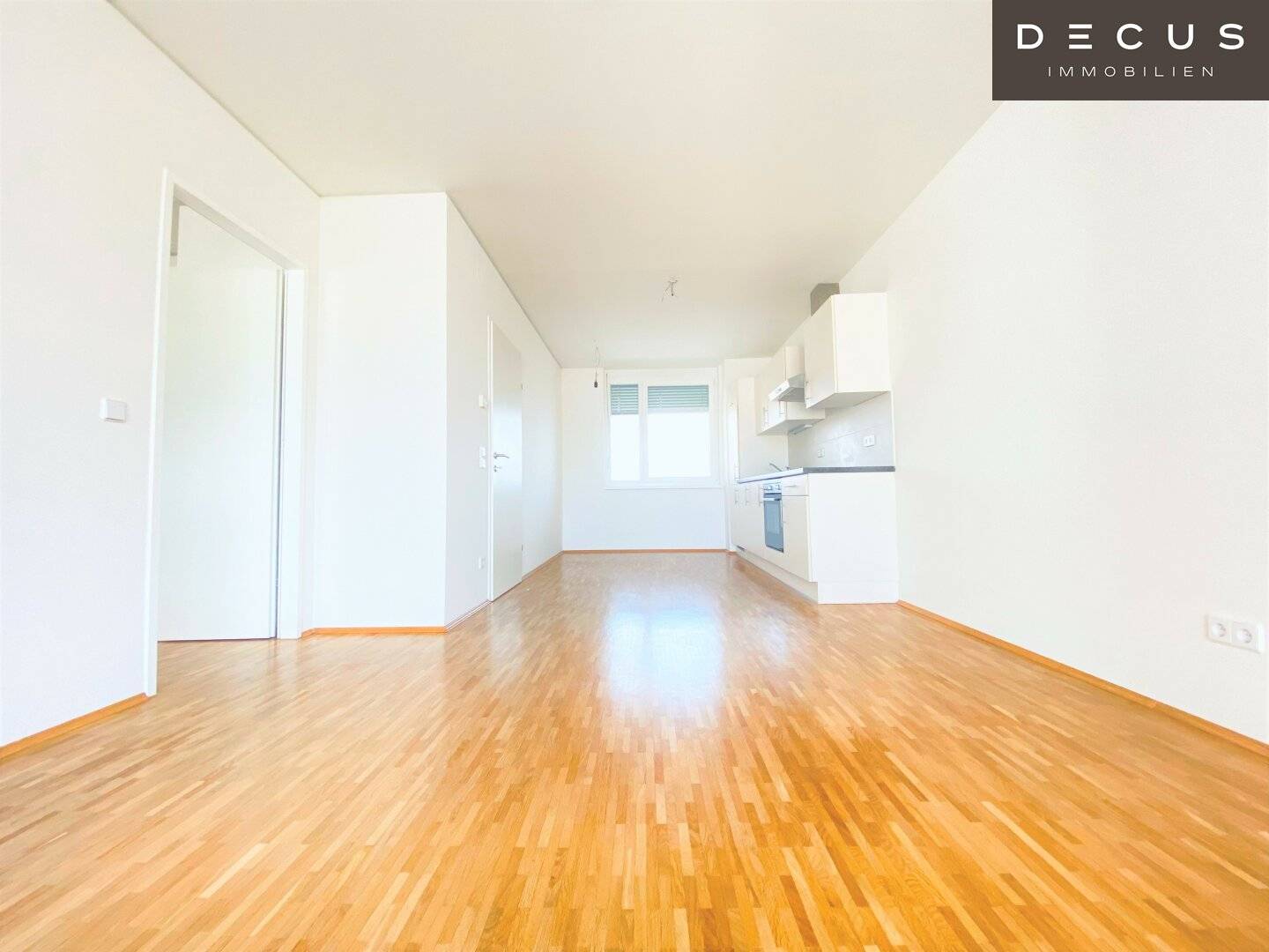 | TOLLE STARTERWOHNUNG | NÄHE HAUPTBAHNHOF | ZWEI-ZIMMER | BALKON