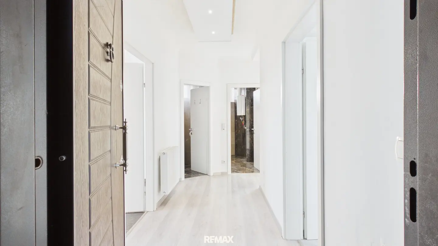 Apartment with balcony in central location