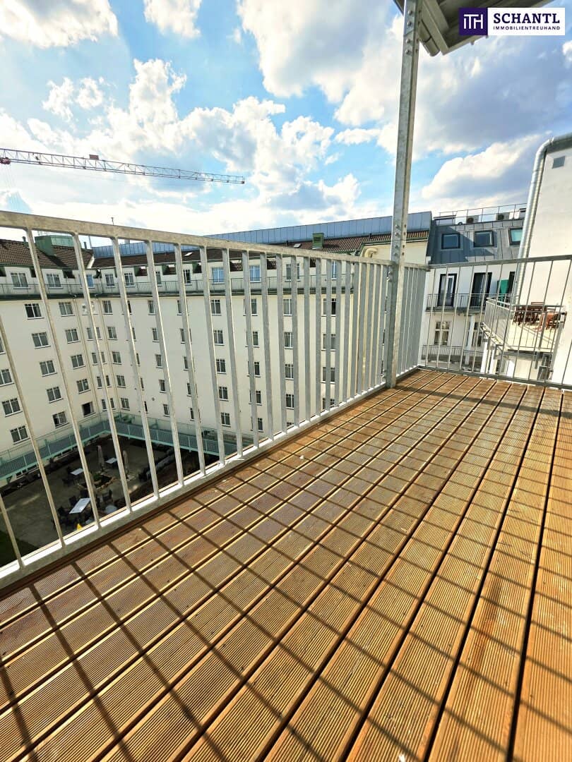 Top floor apartment with balcony near Naschmarkt