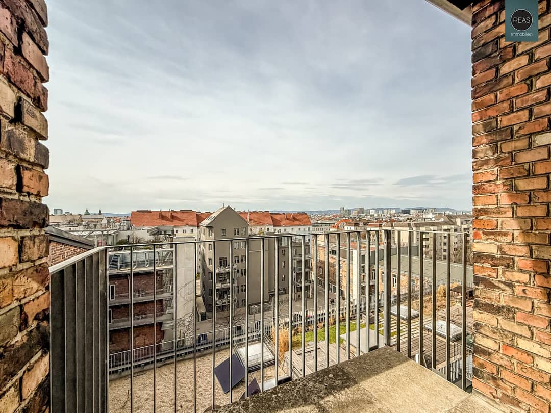 Loft with Balcony and Elevator in Brotfabrik Wien