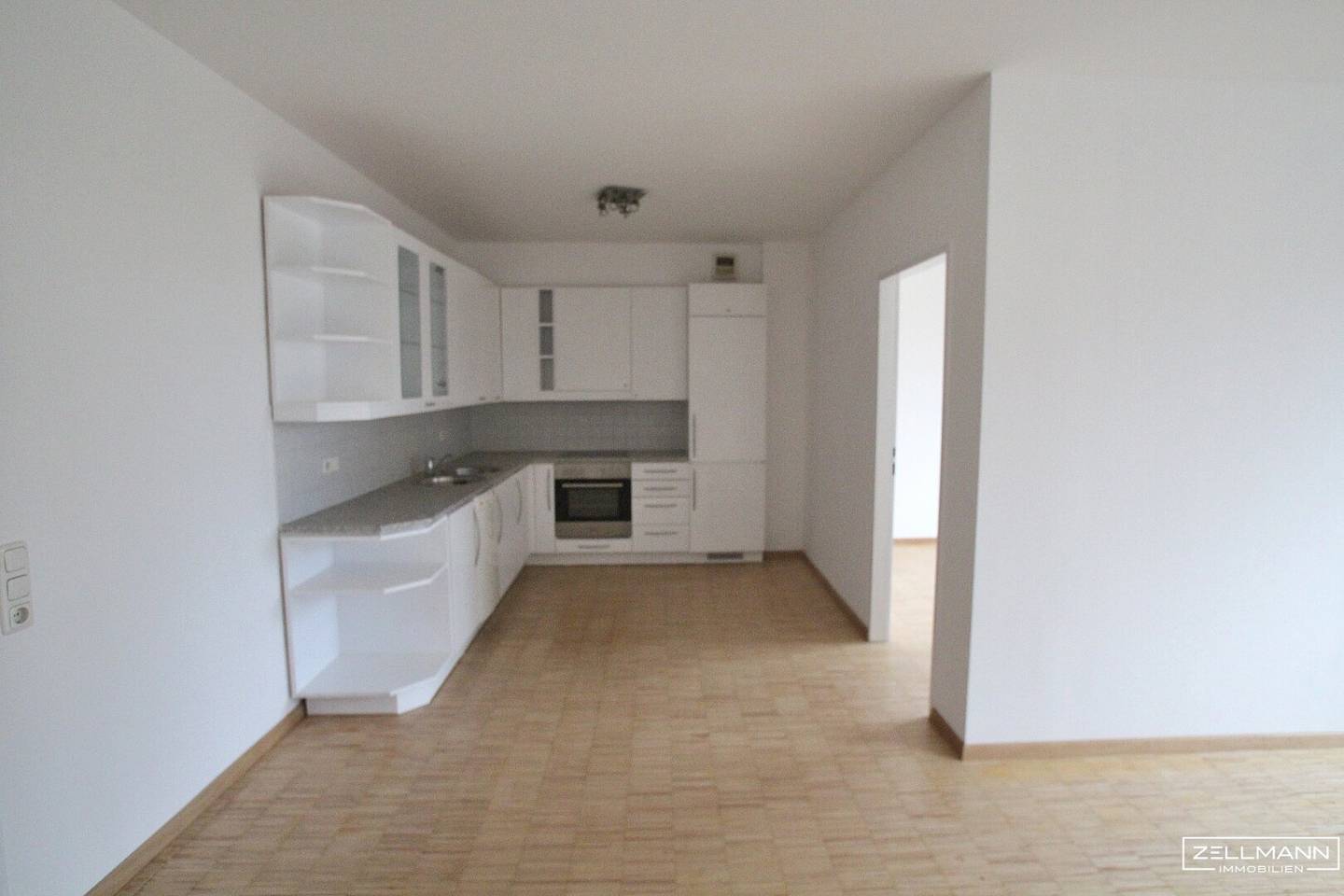 Bright apartment with parquet and garage