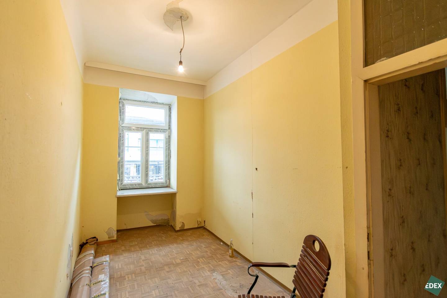 Unmittelbar an der U3 | Sanierungsbedürftige 4-Zimmer Wohnung