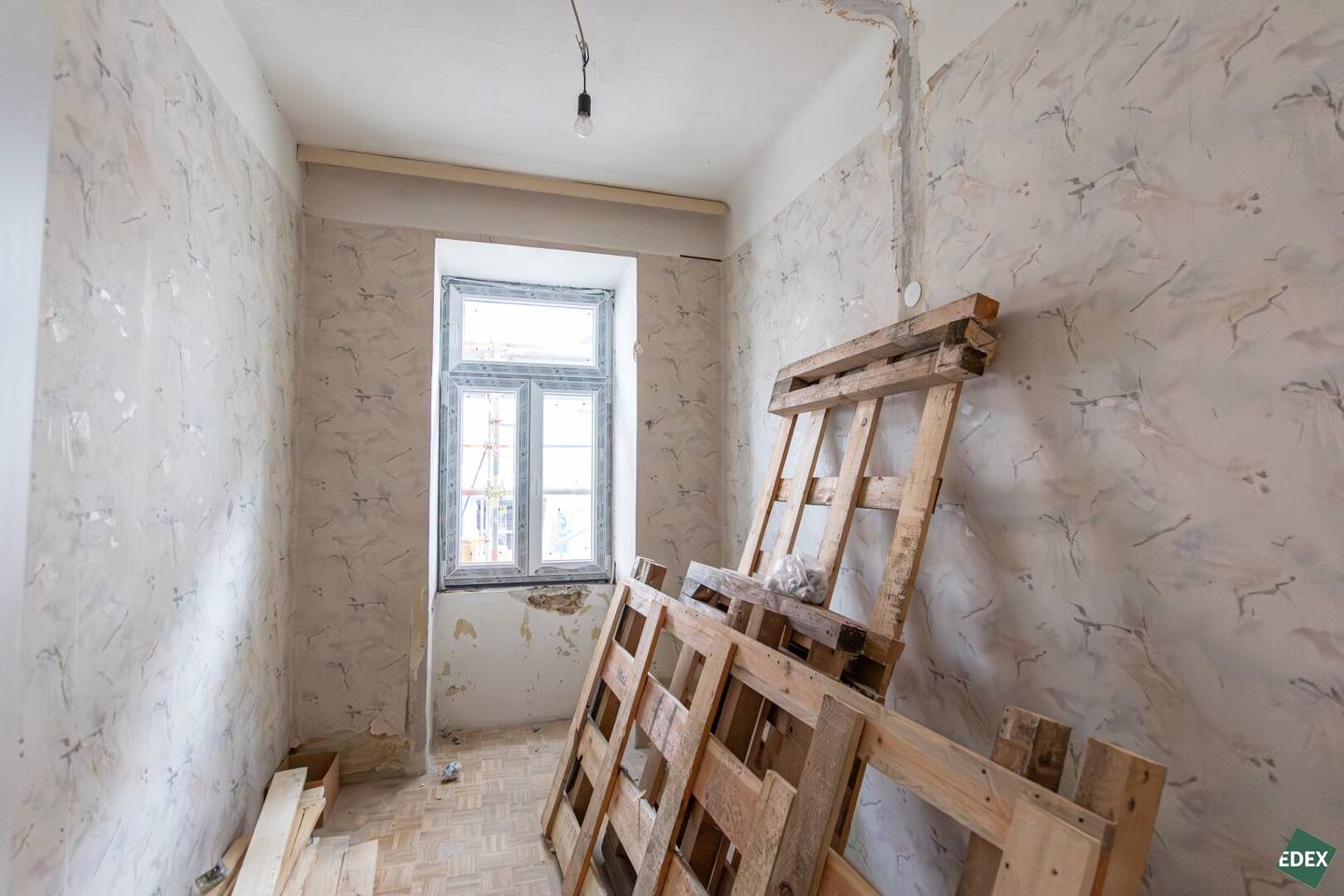 Unmittelbar an der U3 | Sanierungsbedürftige 4-Zimmer Wohnung