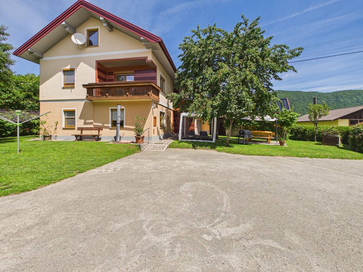 Gutshof mit 11 ha in Ferlach