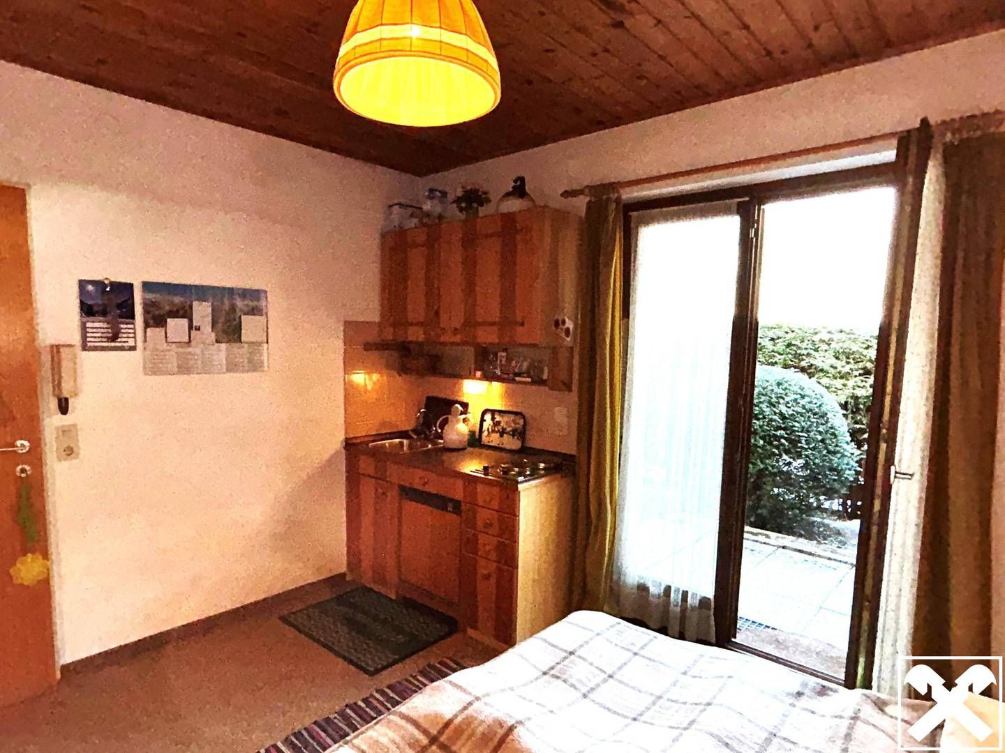 Holiday apartment with private terrace near center