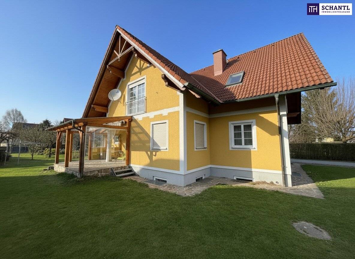 Neuwertiges Einfamilienhaus mit Garten