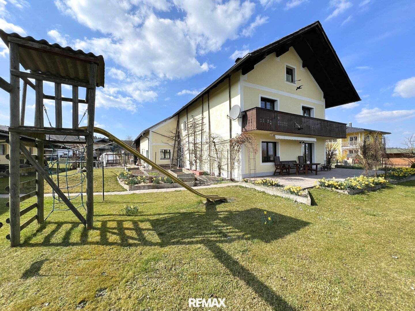 Multi-family house with plot in Feldkirchen