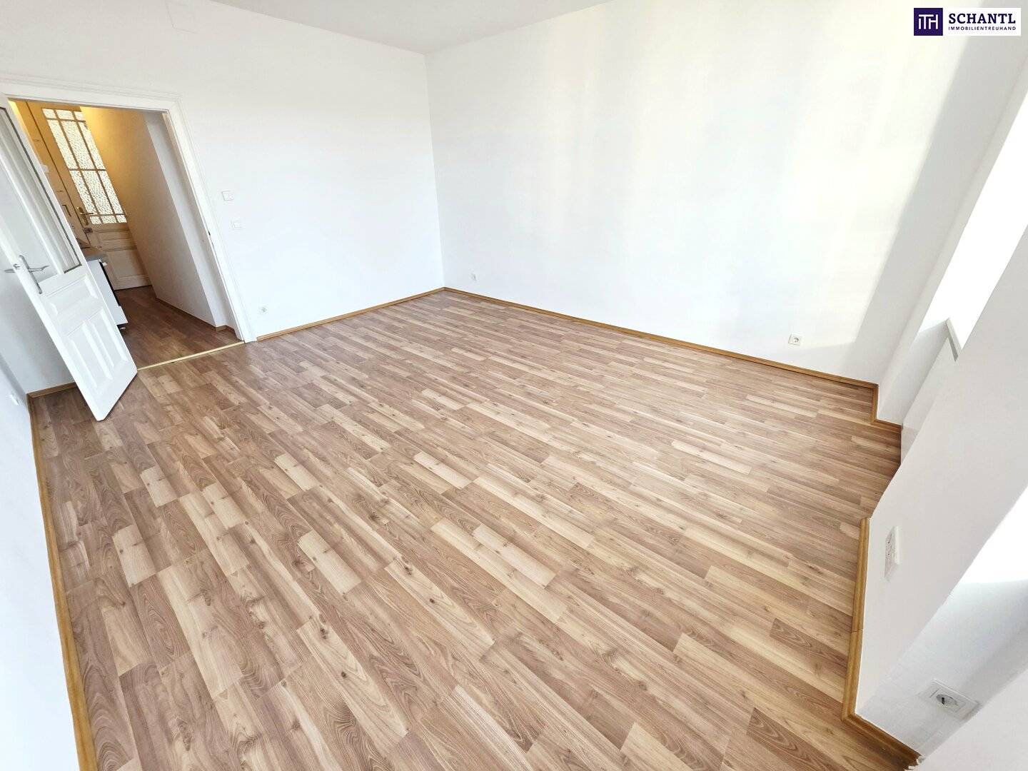 Wohnung hofseite ruhig mit Balkon und U Bahn um die Ecke
