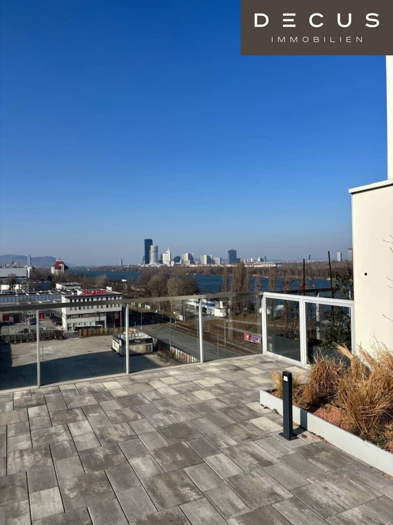 Wohnung mit Donau Blick und U Bahn vor der Tür