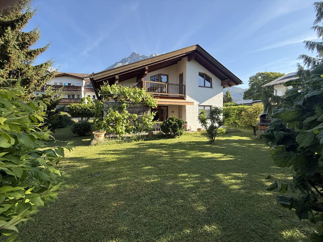 Einfamilienhaus mit Garten und Garage in sonniger Lage