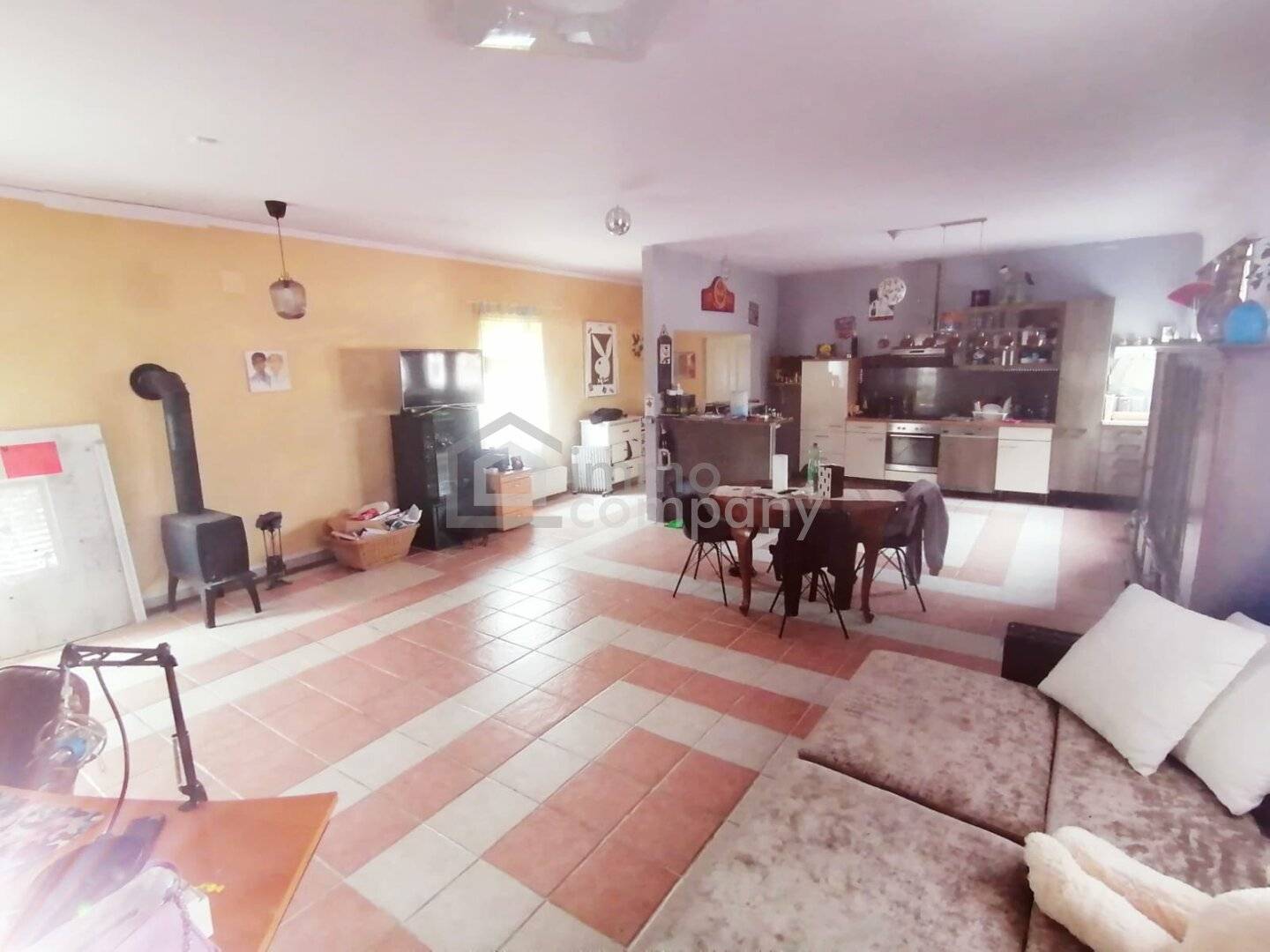 Großzügiges MFH in Hainburg