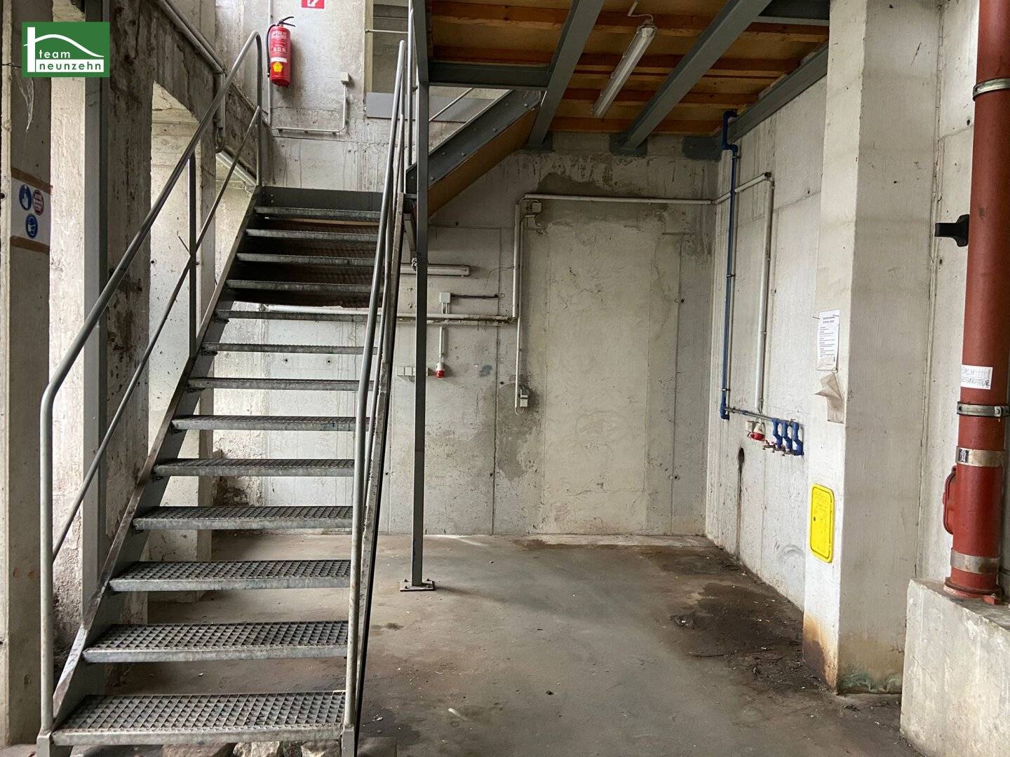Spacious commercial space with workshop hall, gallery and office – versatile use