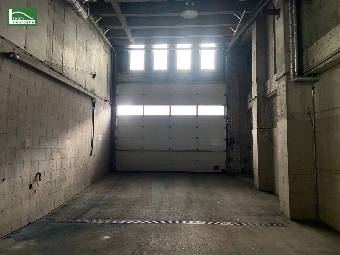Spacious commercial space with workshop hall, gallery and office – versatile use