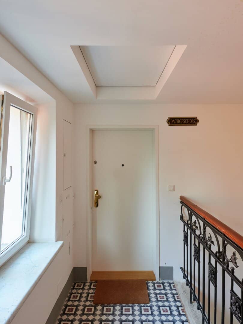 Sanierte Dachgeschosswohnung nahe Lainzer Tiergarten