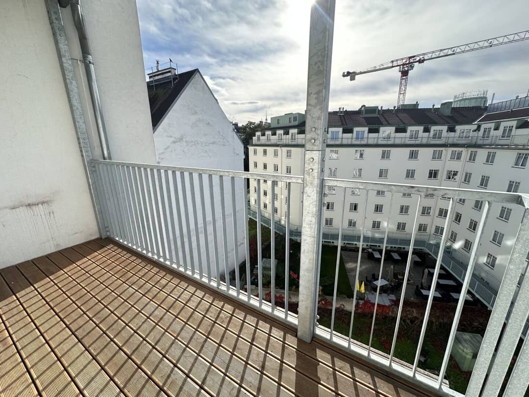 Apartment in the attic with balcony near Naschmarkt