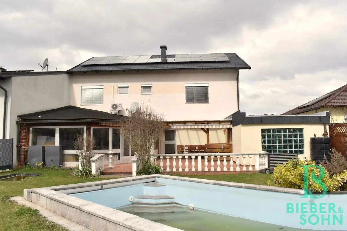Generous, repeatedly modernized single-family house with flexible use options Photovoltaic system and swimming pool