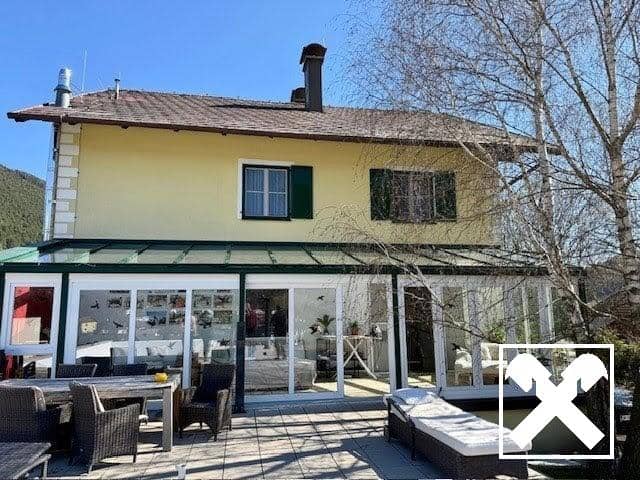 Einfamilienhaus mit Gästehaus in Puchberg