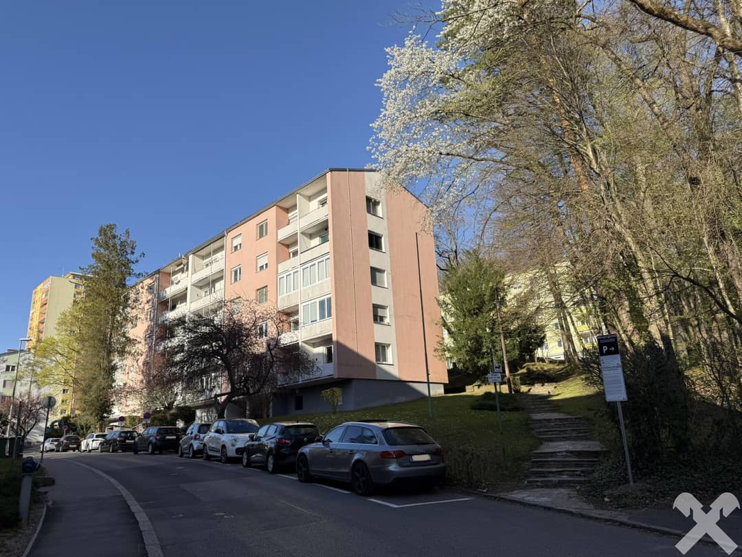 Wohnung in Nähe LKH mit Loggia