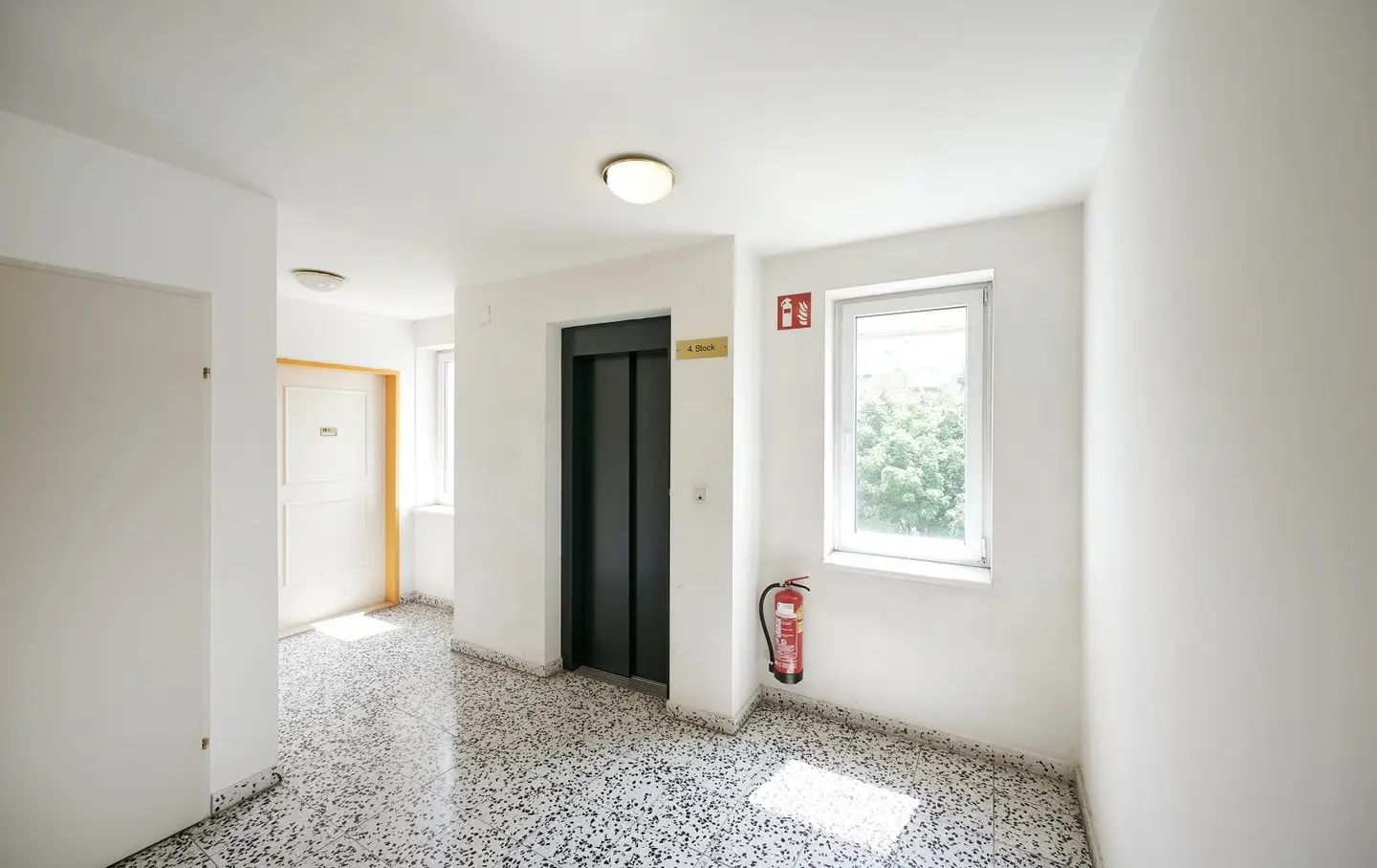 Ground floor apartment with garden in old building