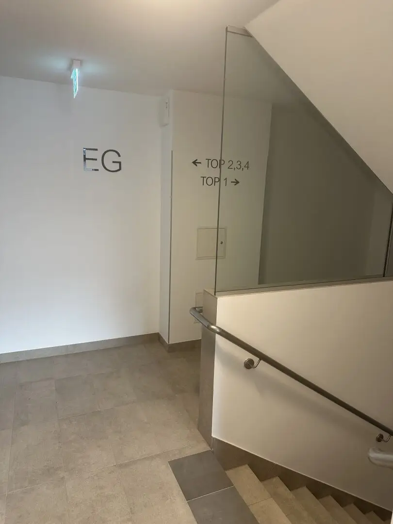 Top Anbindung- 5 Minuten zur U6 Perfekta Strasse, Ruhelage PUR-Sonnenterrasseund kleiner Graten