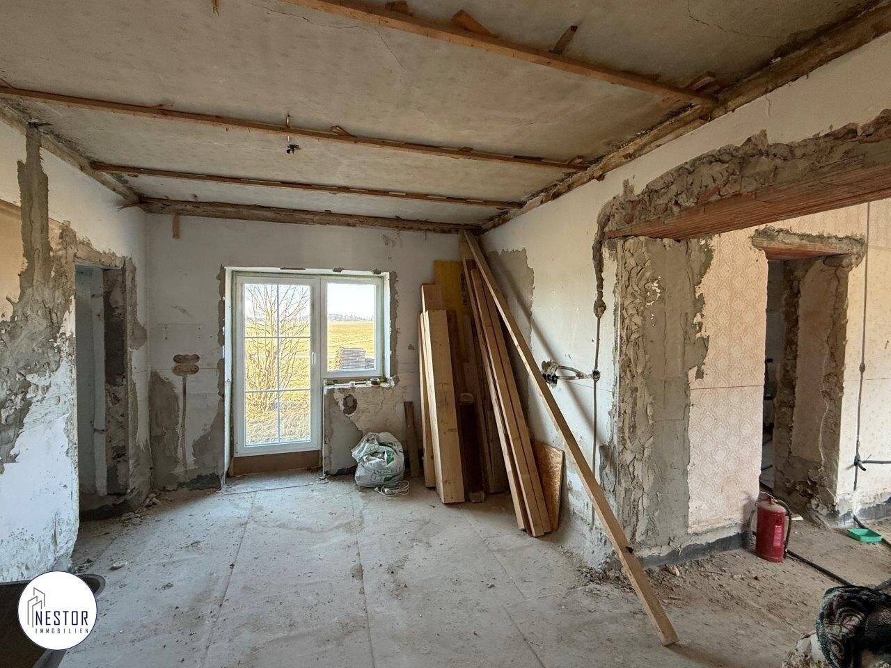 Einfamilienhaus-Rohbau mit Teich, Alt-Nagelberg