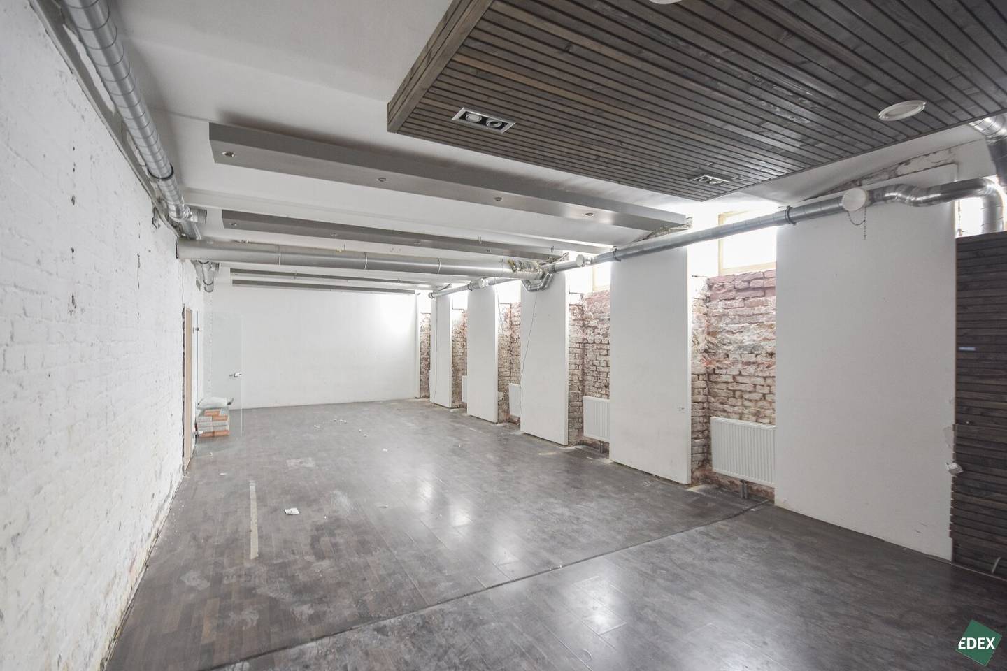 Storage 108m² Hernals Basement