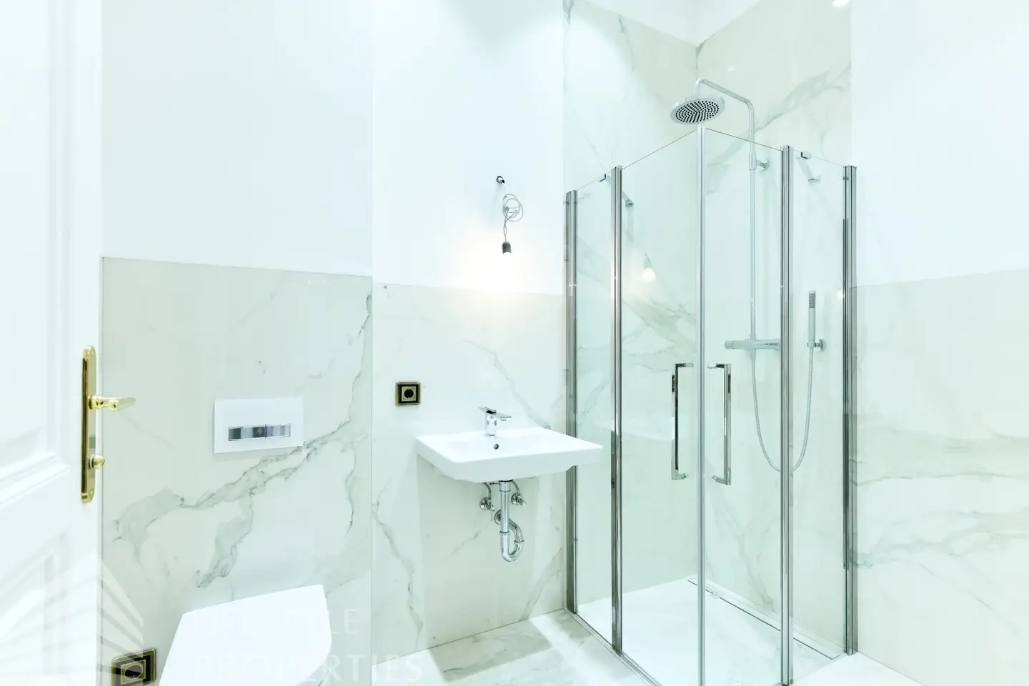Old building apartment in the Stubenviertel with lift and air conditioning