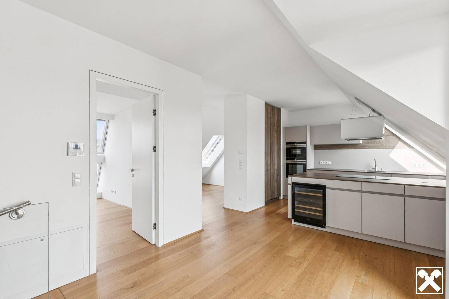 Dachgeschosswohnung Exklusive Einbauküche und zwei Ebenen