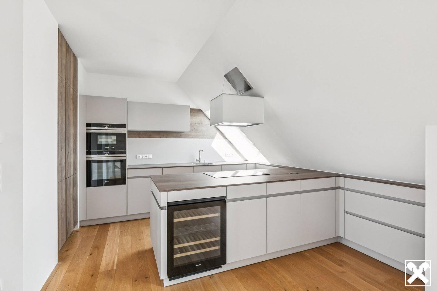 Dachgeschosswohnung Exklusive Einbauküche und zwei Ebenen