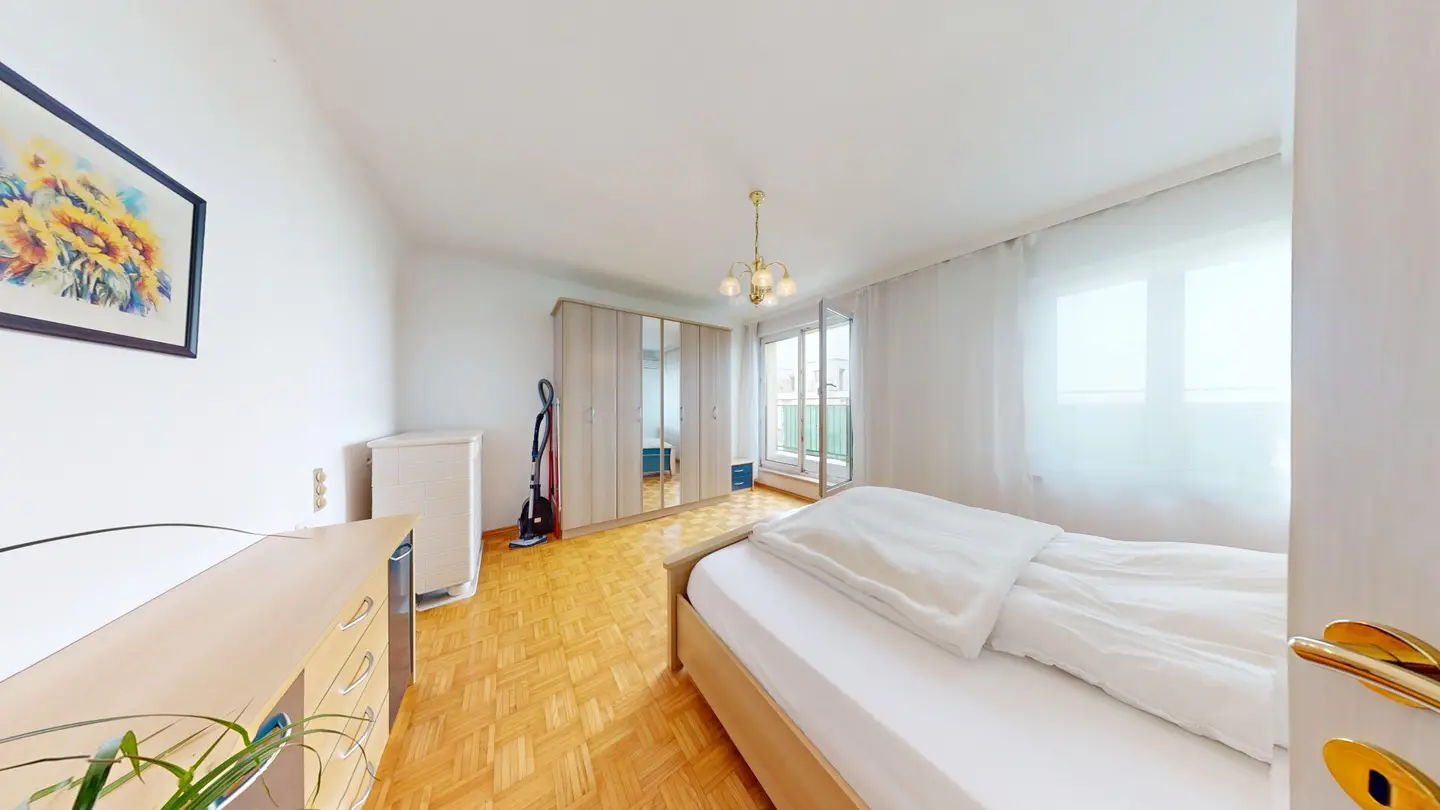 Top floor apartment with roof terrace and distant view