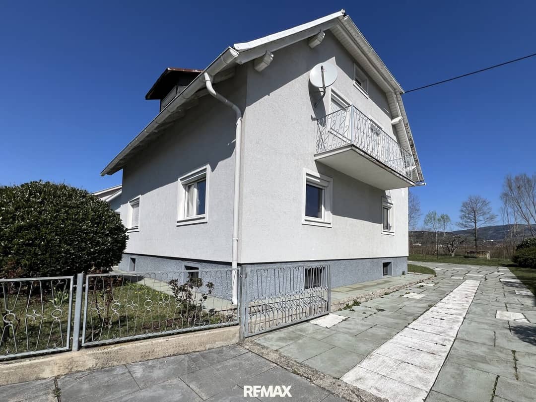 Single-Family Home with Potential in Wolfsberg