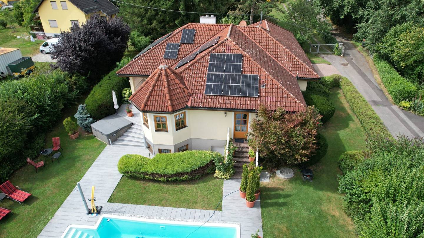 Bungalow in Walding mit Pool, 215m²