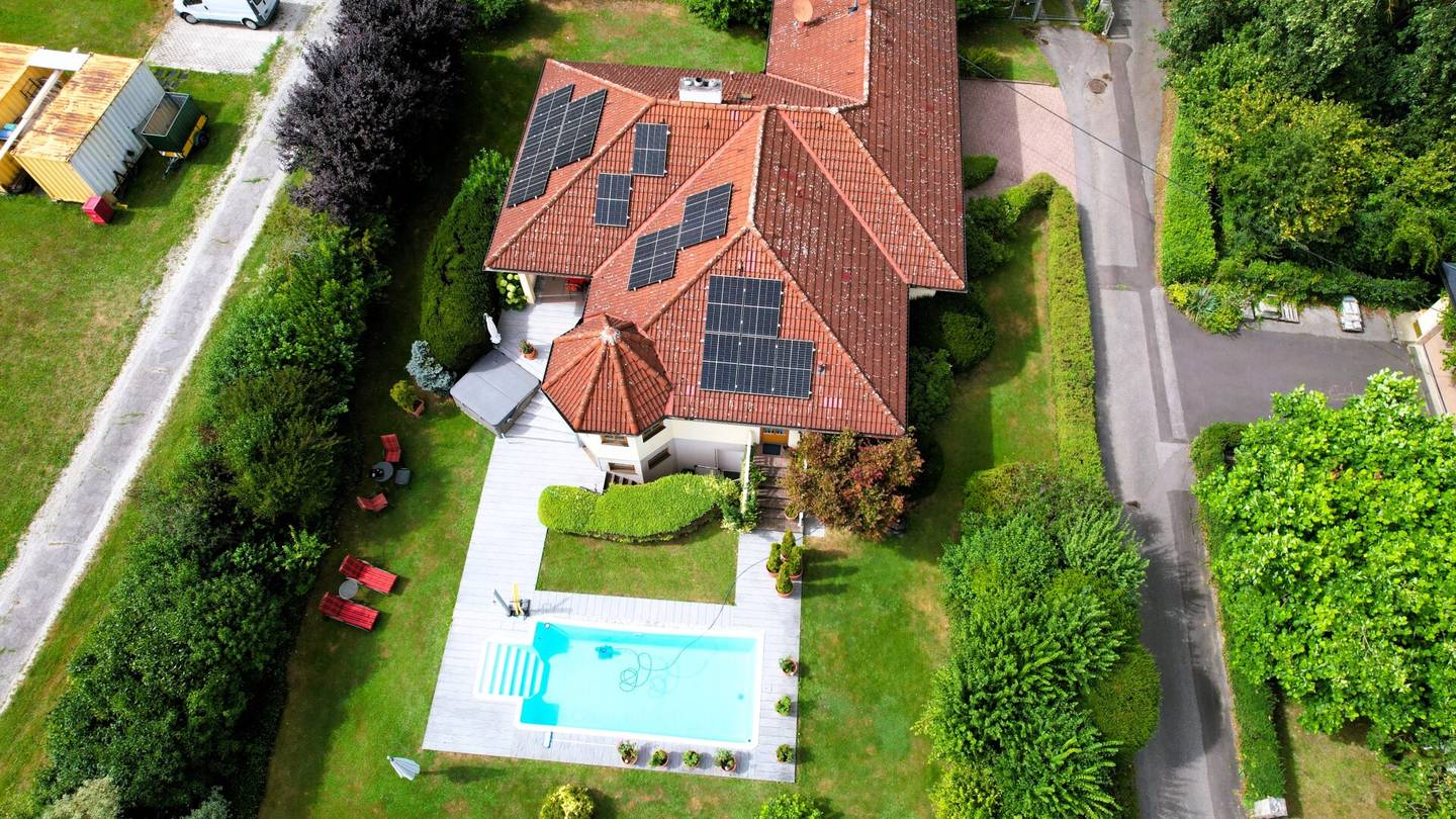 Bungalow in Walding mit Pool, 215m²