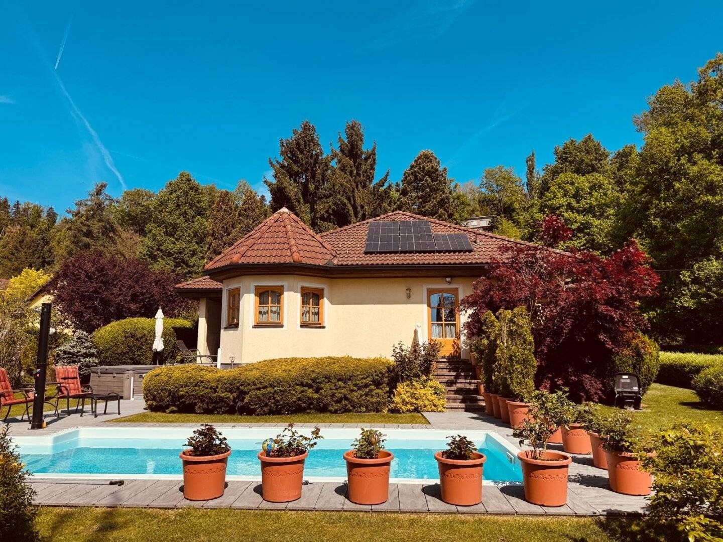 Bungalow in Walding mit Pool, 215m²