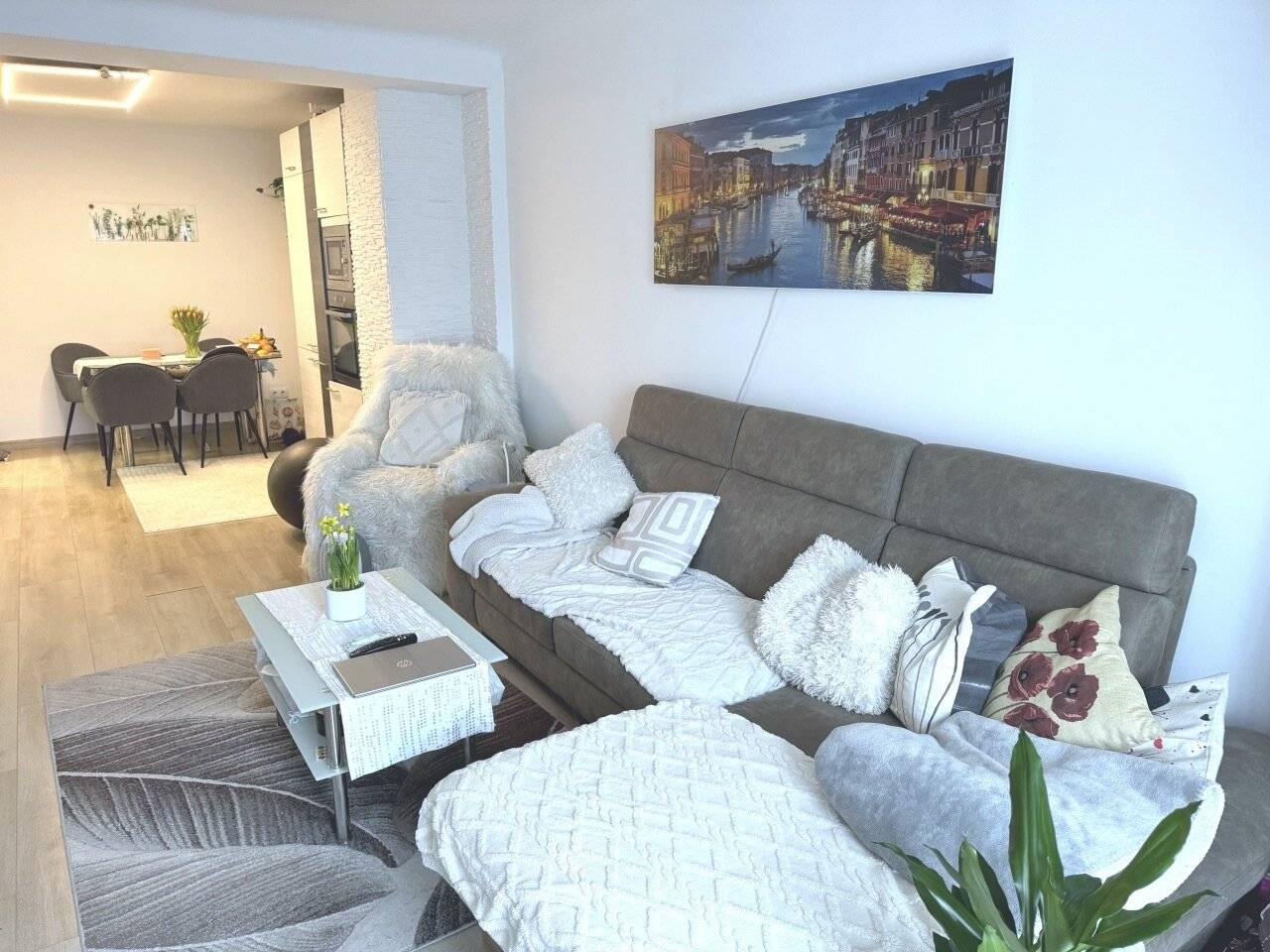 Wohnung Hofruhelage nahe Hauptbahnhof saniert