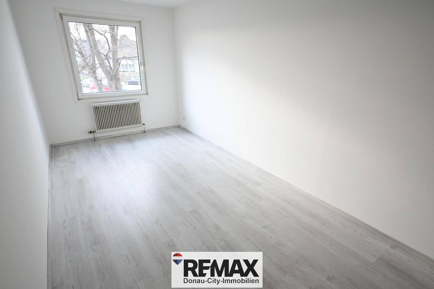 Apartment with loggia and parking near U1