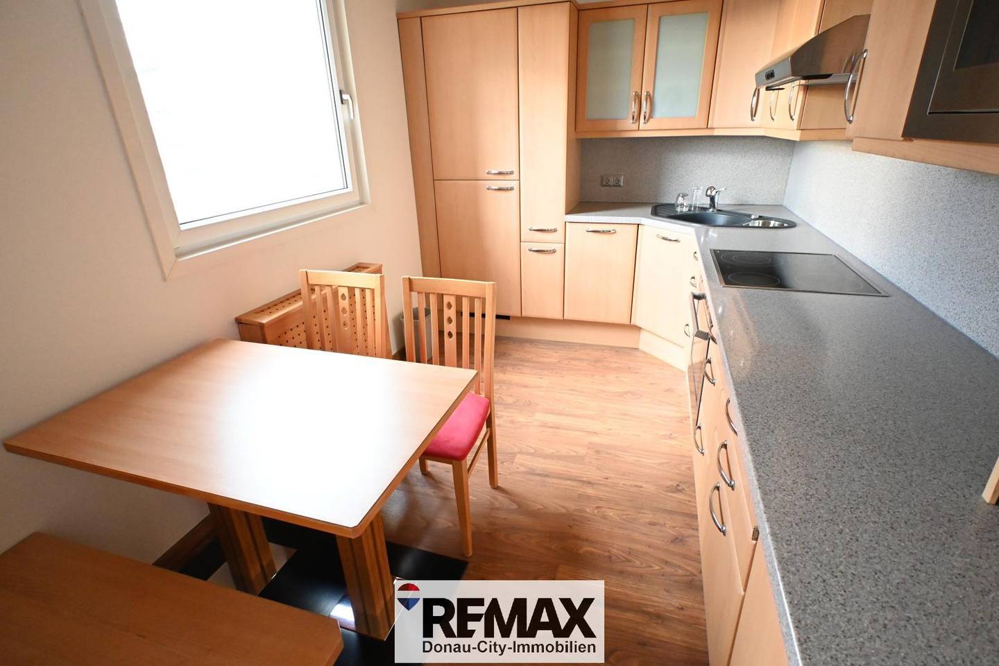 Apartment with loggia and parking near U1
