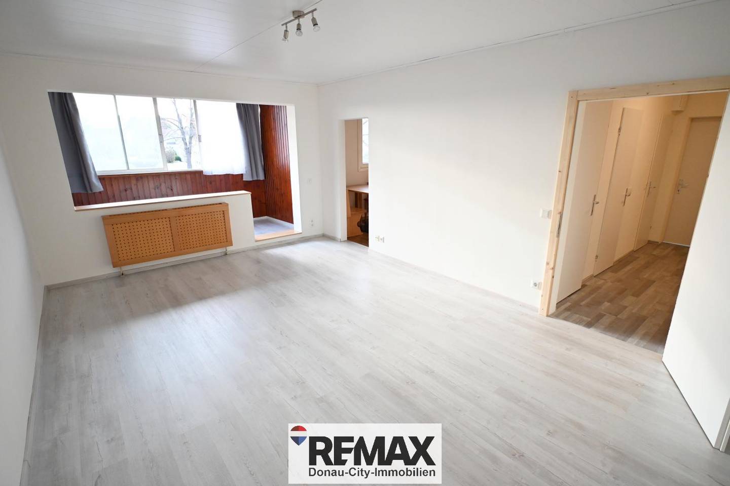 Apartment with loggia and parking near U1