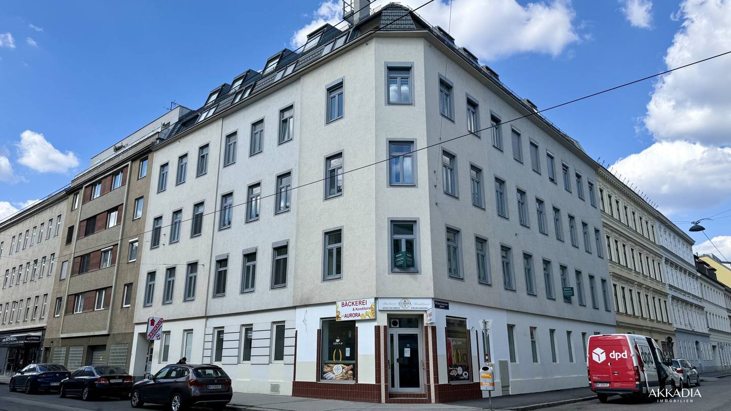 Renovated Altbau Apartment with Elevator near Wilhelminenberg