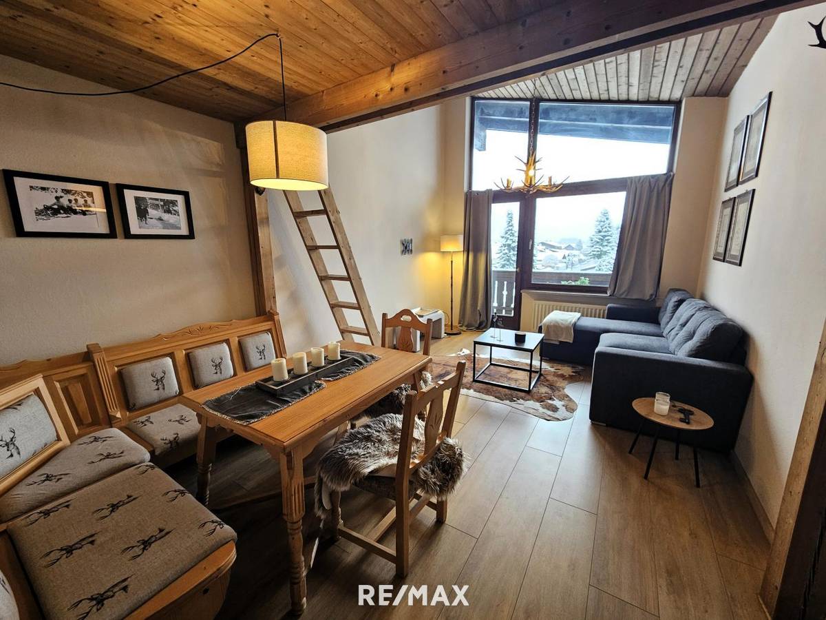 Attic Apartment with Loggia in Maishofen