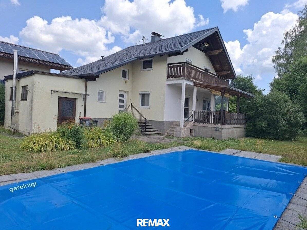 Single Family Home with Pool in Schalchen