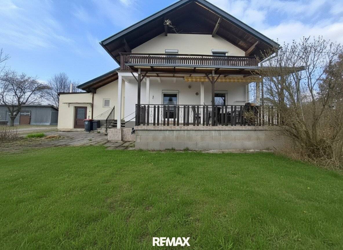 Single Family Home with Pool in Schalchen